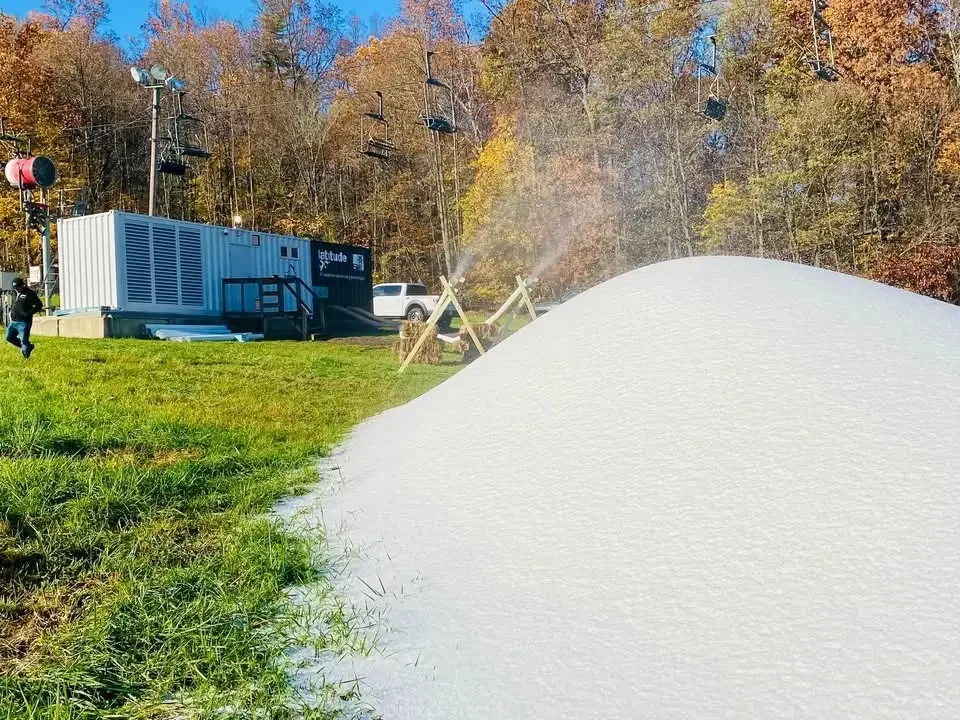 SMI All Weather Snowmaking System Latitude90 making snow