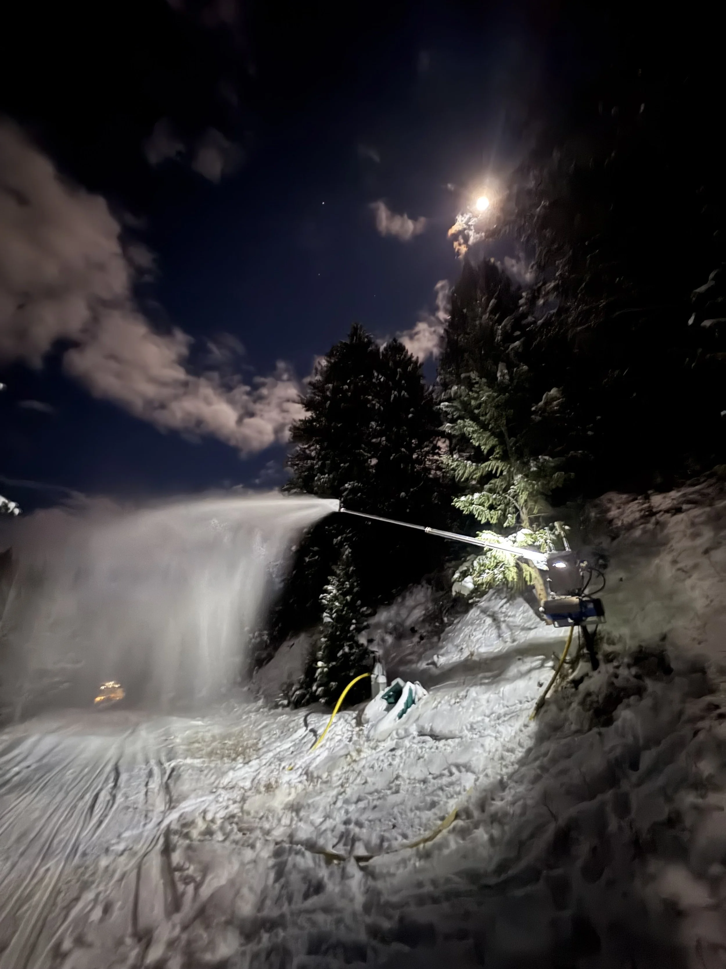 SMI Snowmakers Grizzly snowmaking stick making snow.