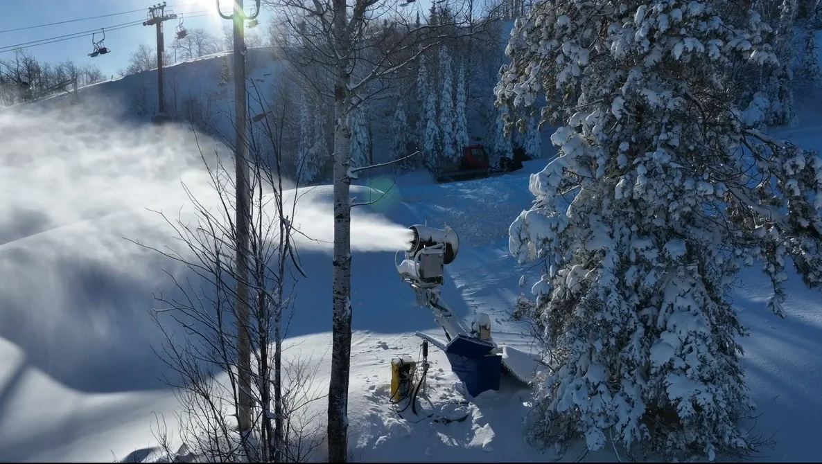 SMi Super Polecat snowmaker on Access Tower mount.
