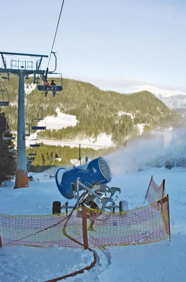 SMI Super Wizzard Snowmaker at Semmering, Austria