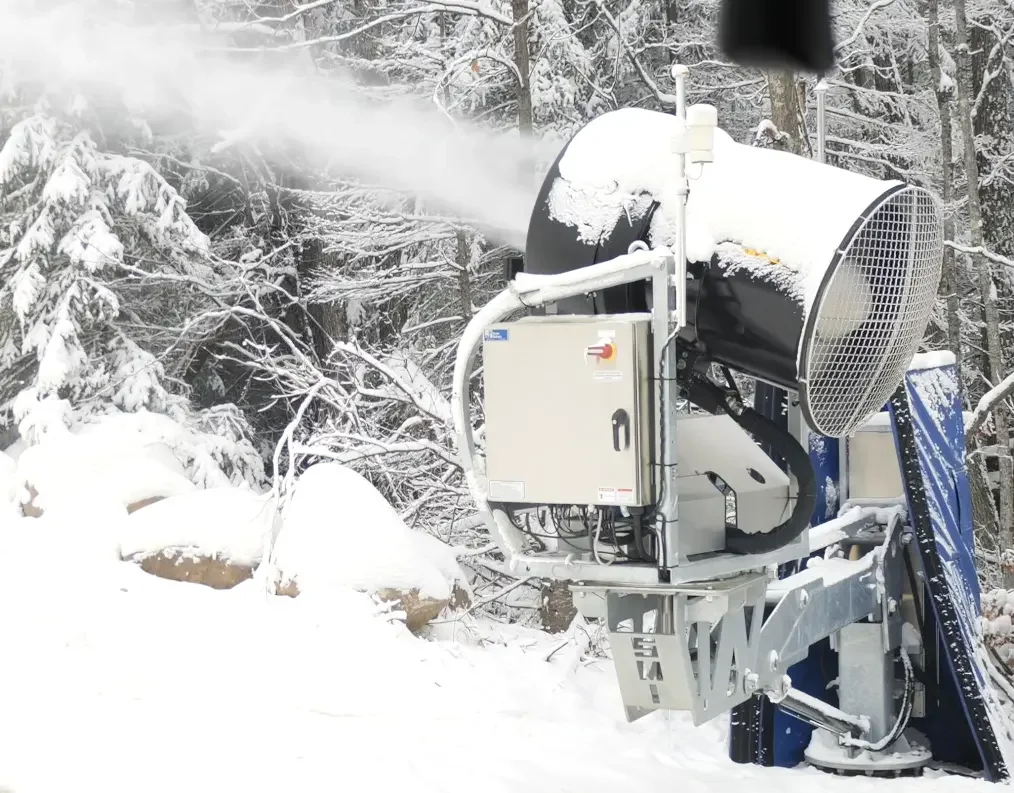 SMi Super Polecat Snowmaker on Access Tower
