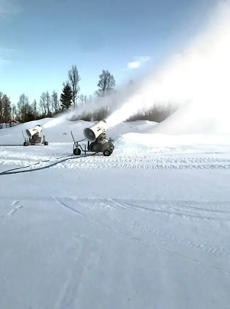 SMI Super Puma Snowmakers making huge pile for snow farming
