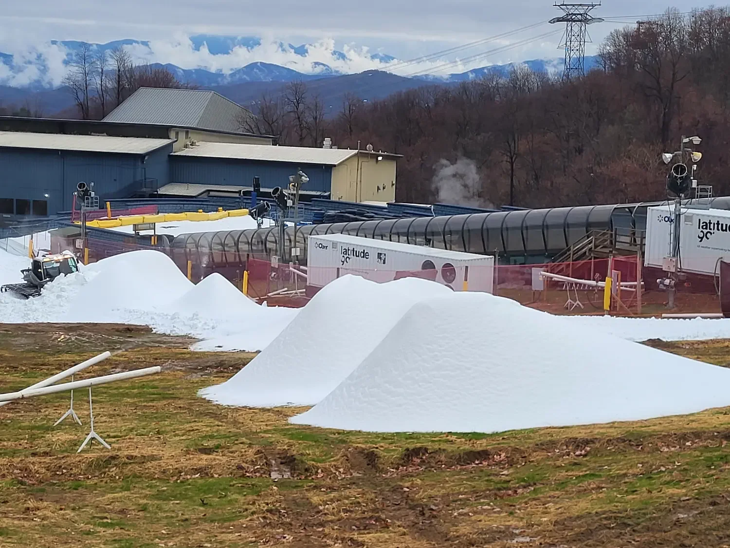 SMI All Weather Snowmaking System Latitude90 making snow