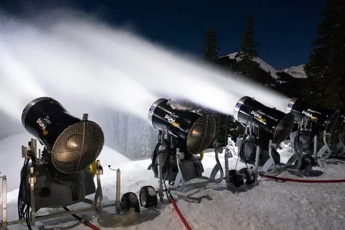SMI Super Puma Snowmachines making snow
