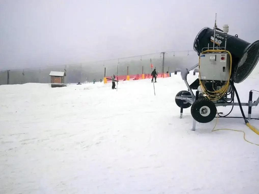SMI Super Polecat Snowmaker at Arizona Snowbowl