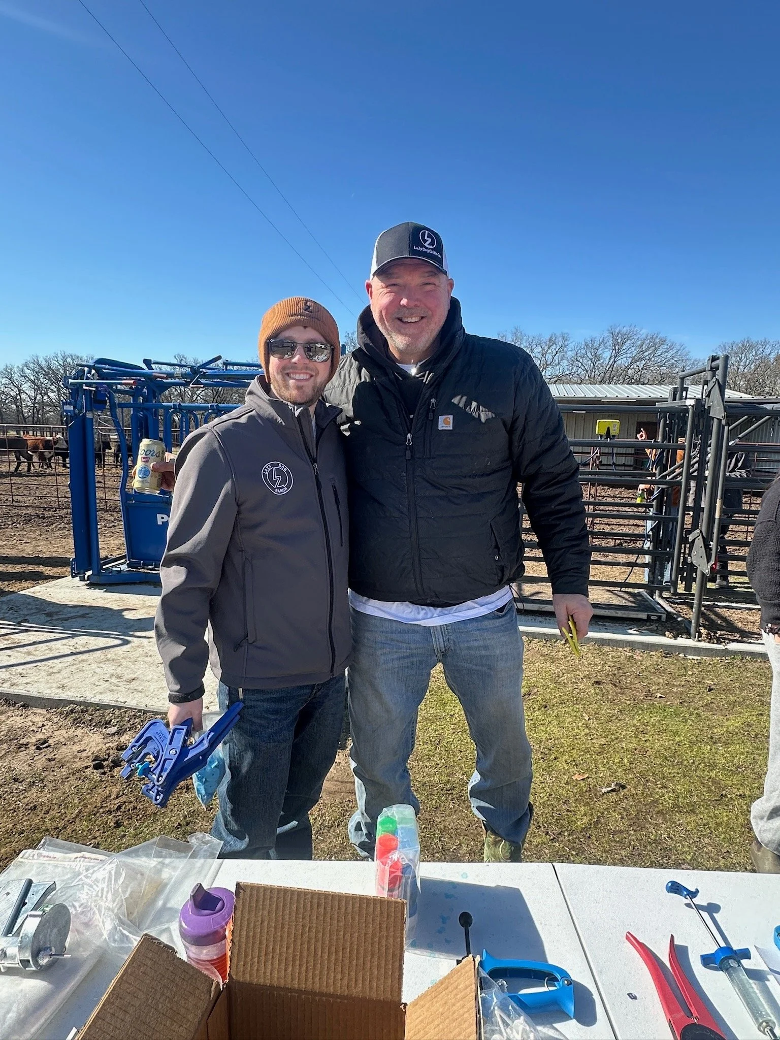 𝗠𝗘𝗥𝗖𝗛 𝗜𝗡 𝗥𝗘𝗔𝗟 𝗟𝗜𝗙𝗘 🤠🧢

Our merch is getting put to work the right way. Worn while working cows by the people who actually live this life every day. No hired models, just family.

In these photos you have Jared, Lyndsey, and Jessica s