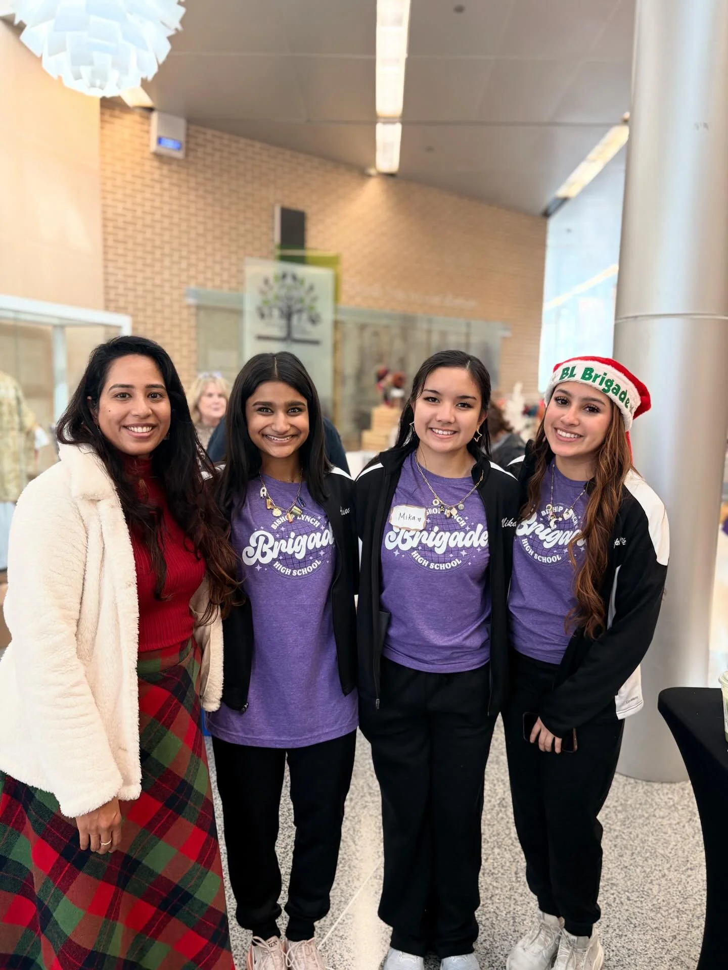 ✨So grateful for the amazing volunteers who showed up, helped with everything, and even supported my work by buying my ceramic jewelry today 🤍 This Christmas bazaar wouldn&rsquo;t have been the same without you. Thank you from the bottom of my heart