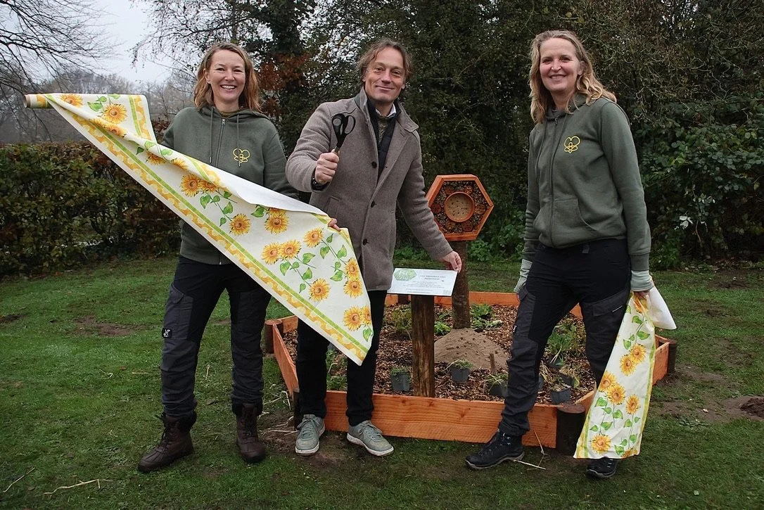 Opening BeeWell-tuin-1 bij Padel33 door wethouder Johans van Lammeren