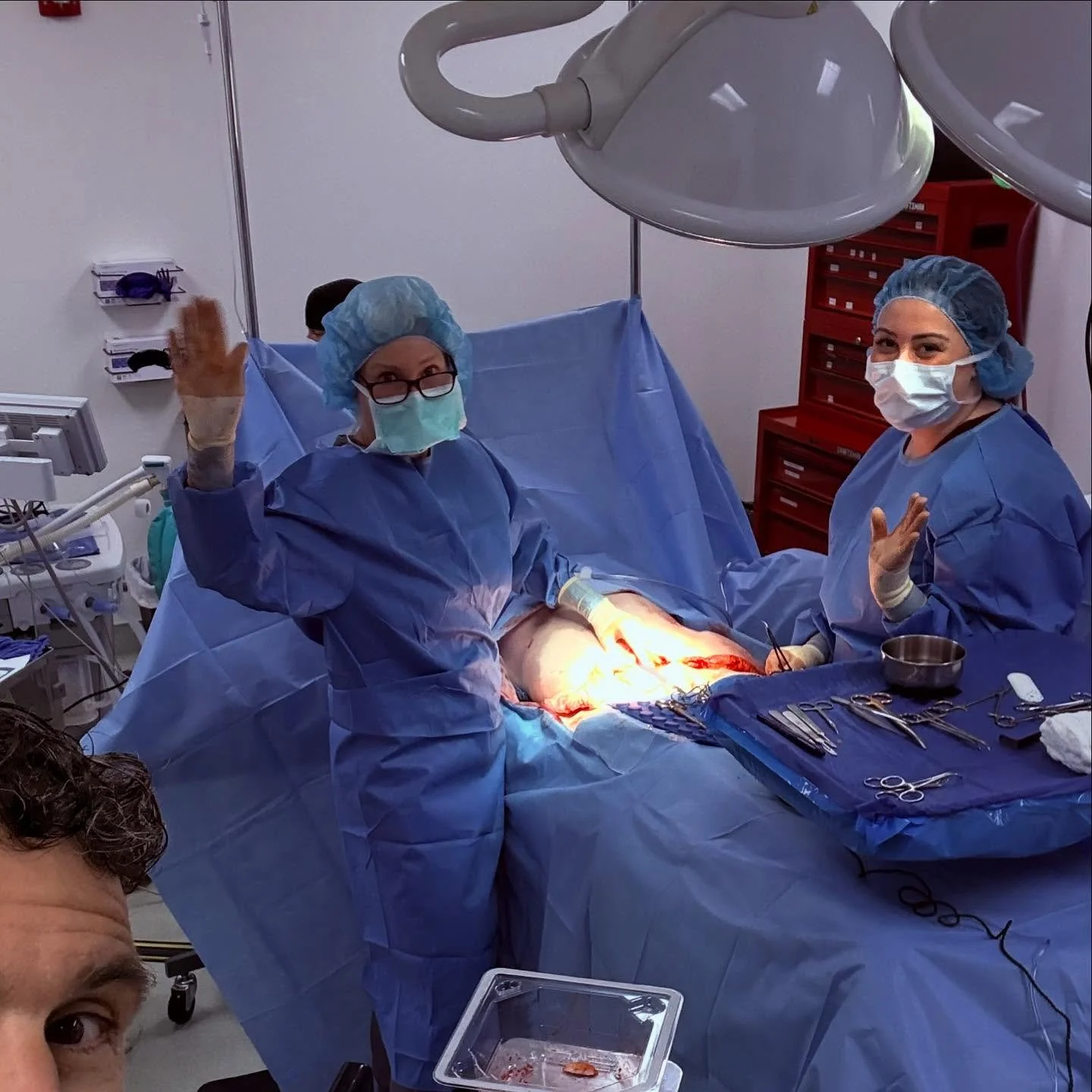 Shot a full tummy tuck session this morning and the whole thing was a reminder of why I love this work. The surgeon&rsquo;s precision the rhythm in the room Grateful to be invited into spaces where craft and care line up. More frames coming soon.