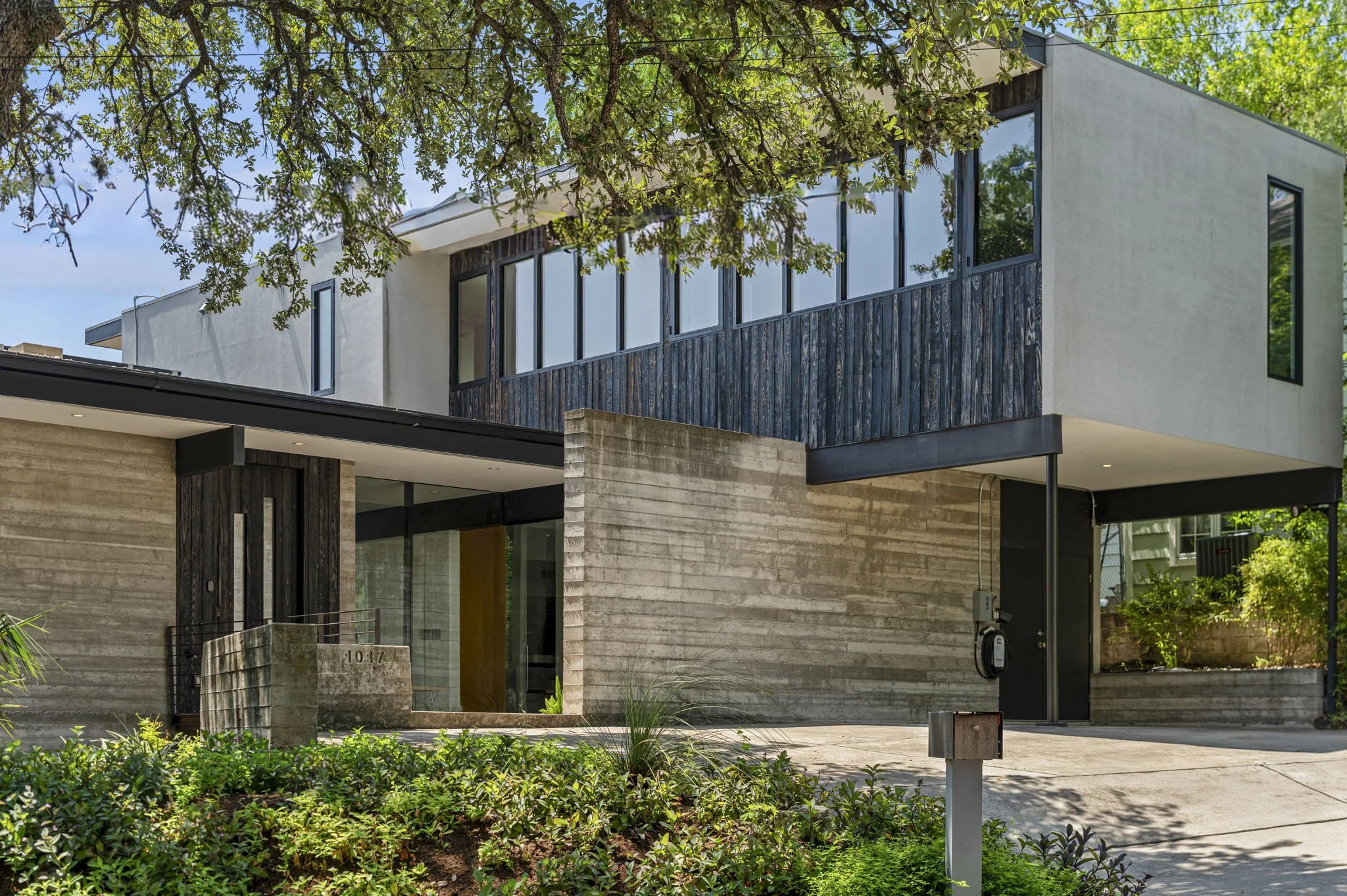 002-1017HarwoodPlace.jpg