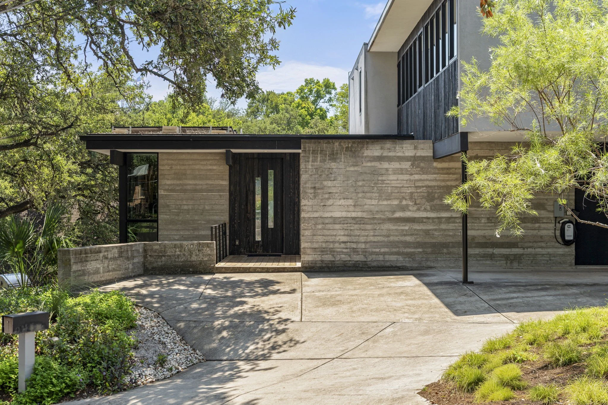 003-1017HarwoodPlace.jpg