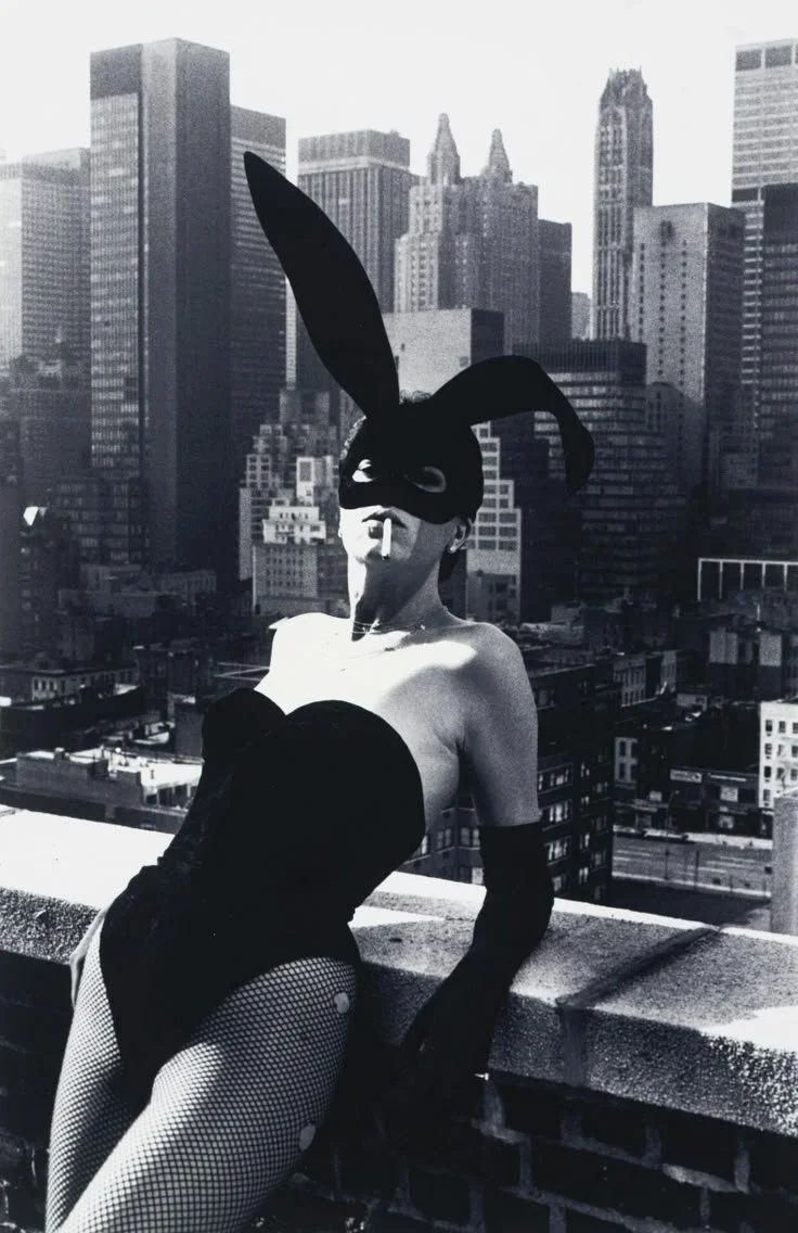 Elsa Peretti by Helmut Newton, New York 1975.jpg