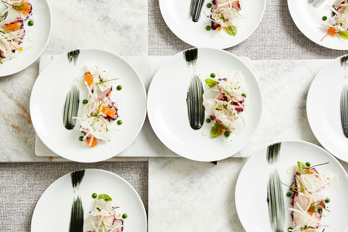 How A NYC Wedding Caterer Handles Large Guest Counts Without Compromising Quality