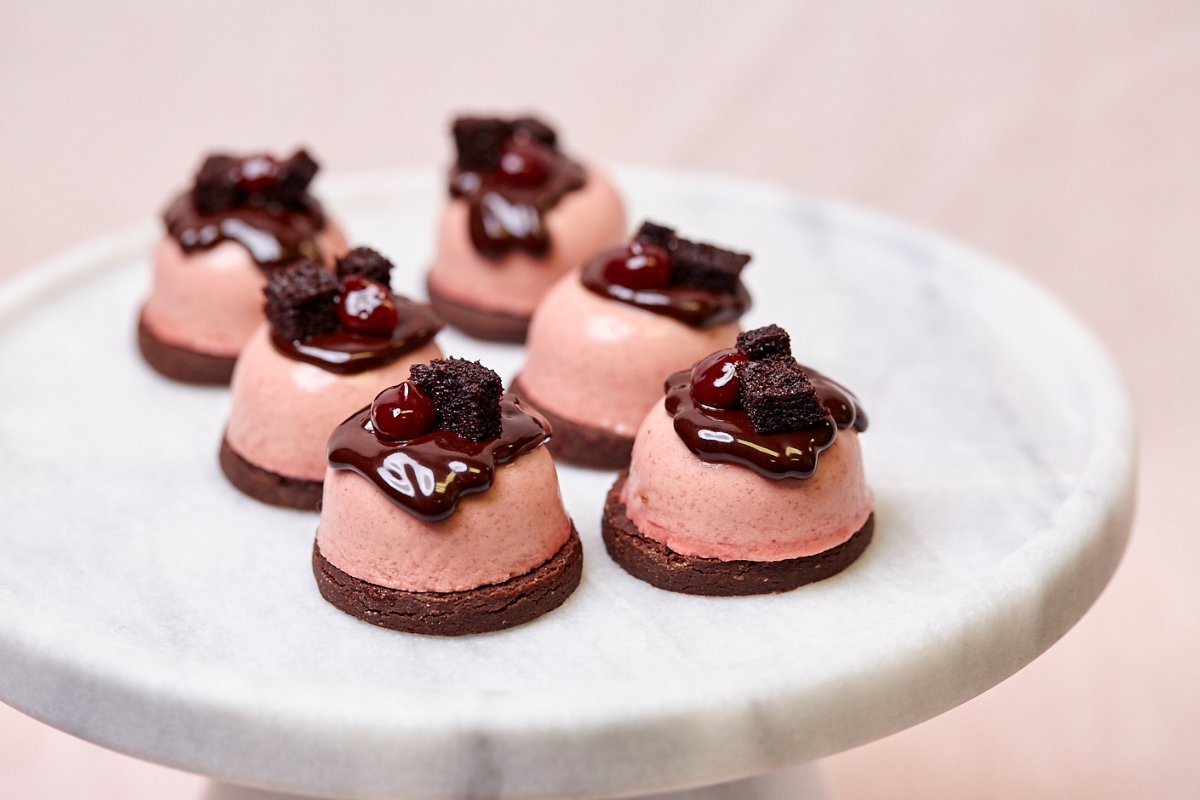 A small platter with dessert on it