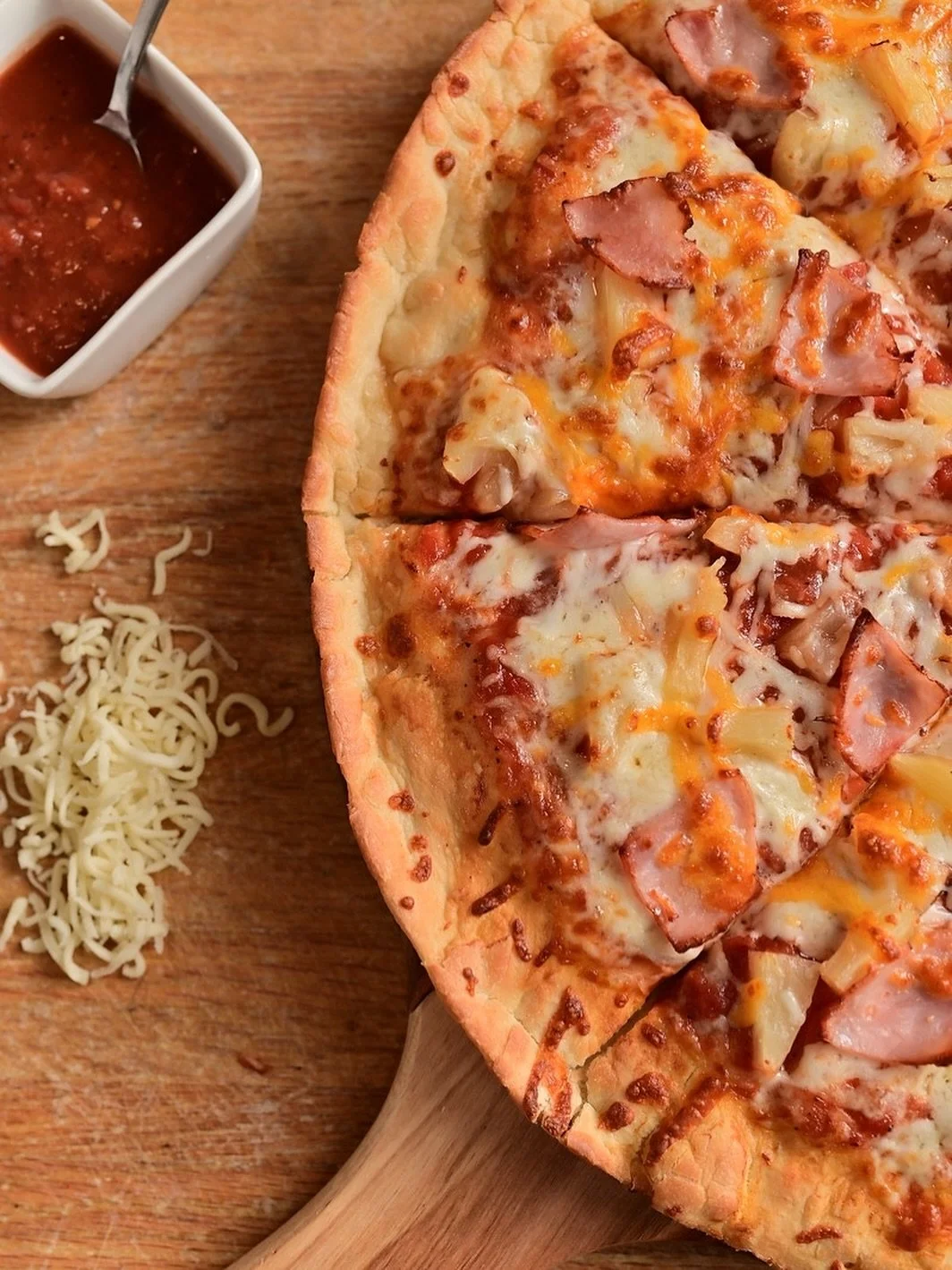 Heading out trick-or-treating? Fuel up with pizza first &mdash; or swing back for a slice after! 🍕🎃

Dine in, carry out, or order online &mdash; we&rsquo;ve got you covered!

#halloween #dellspizzavilla #pizzalovers #trickortreat #wisdells #downtow