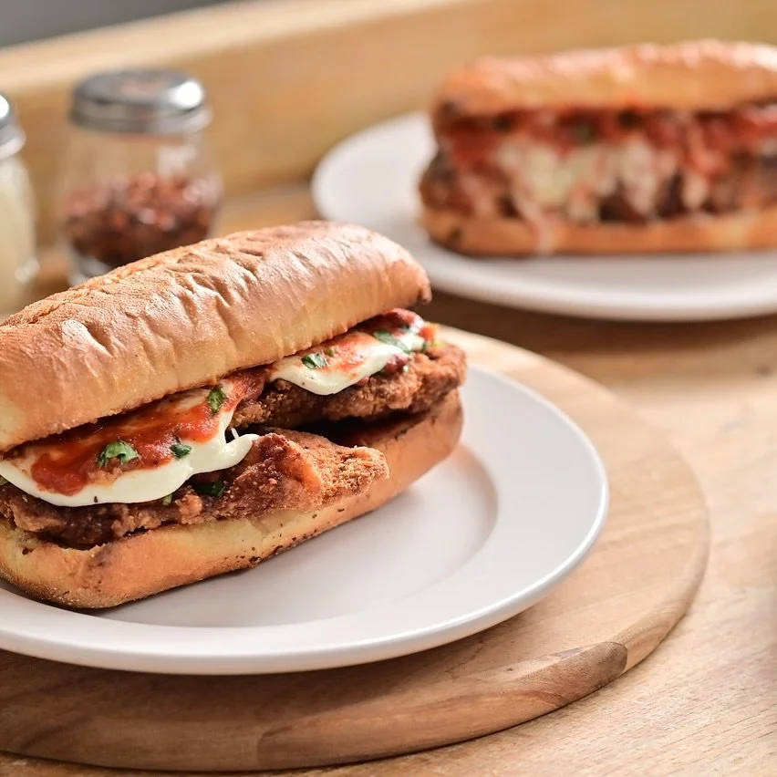 Meet your Friday night hero&hellip; 🦸🏻&zwj;♂️🍗

Packed with flavor, stacked to perfection, and ready to save your dinner! Order yours today! 😋

#wisdells #pizzavilla #herosandwich #downtowndells #pizza #wisconsindellspizza #pasta #openyearround #