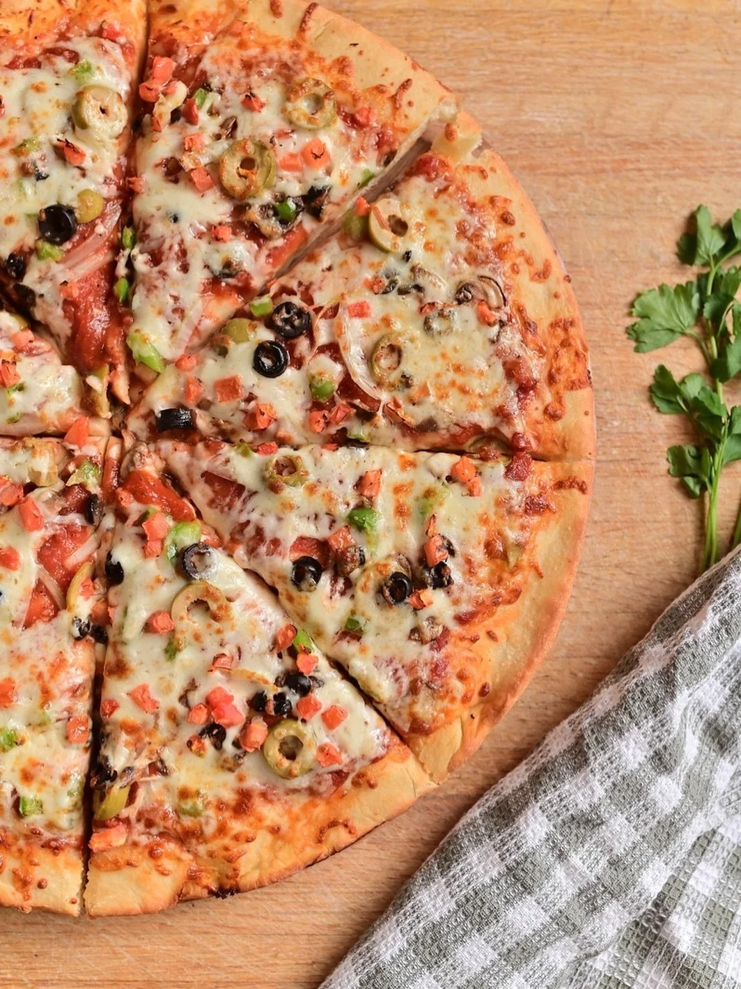 Opening weekend is here, Wisconsin! 🦌🍕

Fuel up the hunting camp or grab a pizza for girls&rsquo; night &mdash; either way, we&rsquo;ve got dinner handled!

Order yours now!

#wisconsin #openingweekend #pizza #girlsnight #huntingcamp #wisdells #din