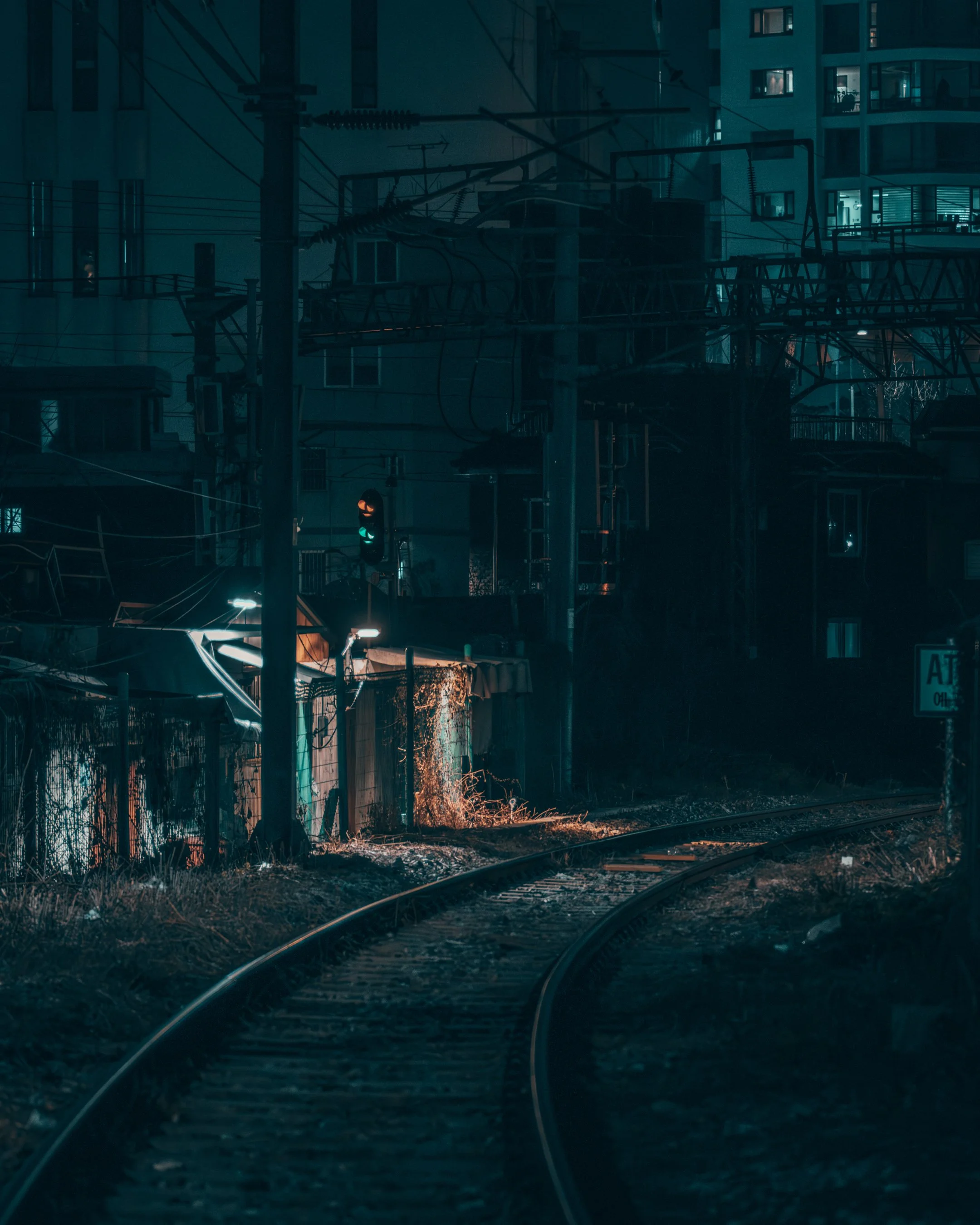 baekbin crossing railroad.jpg