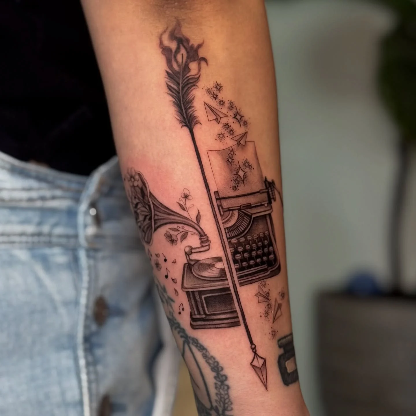 Custom Tattoo done by @glitterpoops_ 

#miamitattooartist #miamitattoos #miamitattooshop #finelinetattoo #microrealism #femaletattooartist #newtattoo #realismtattoo #greywashtattoo #inked #newtattoo #tattoos