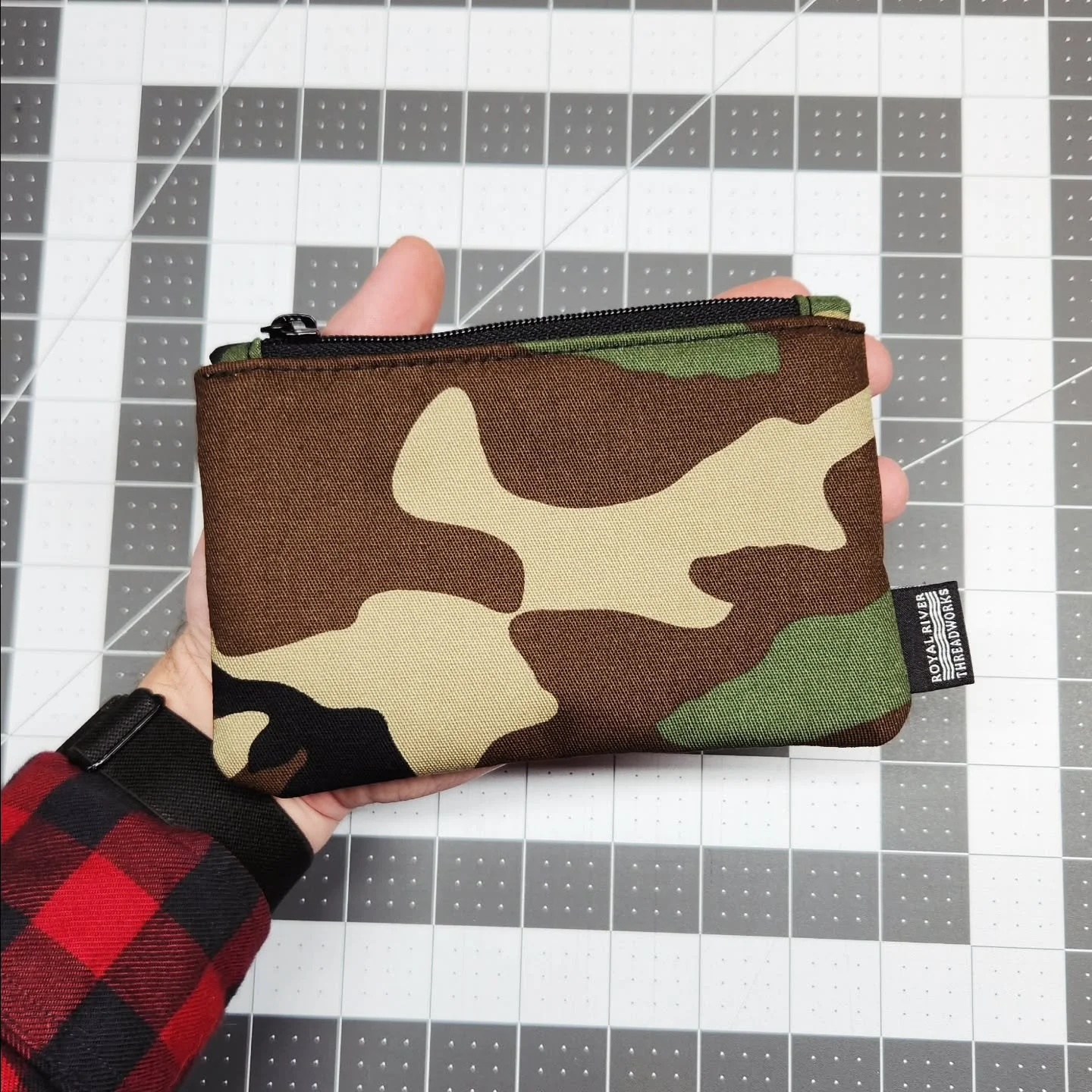 A few process shots from a recent woodland camo order. I&rsquo;ve started adding an internal lining with ripstop canvas. Two layers - more durability and structure.

#RoyalRiverThreadworks
#MaineMade
#MadeInMaine
#SmallBatch
#HandmadeGear