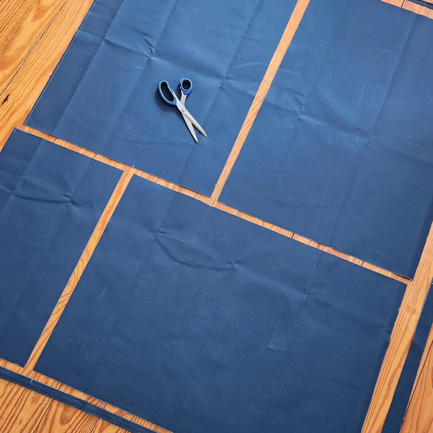 Early shots from a large custom project in the works. More to come.

#RoyalRiverThreadworks #MadeInMaine #CutAndSew #canvasgear