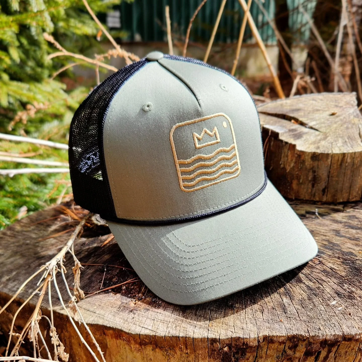 First hat samples are back - pretty pleased with these. Might need to find them a spot on the site.

#royalriverthreadworks #madeinmaine