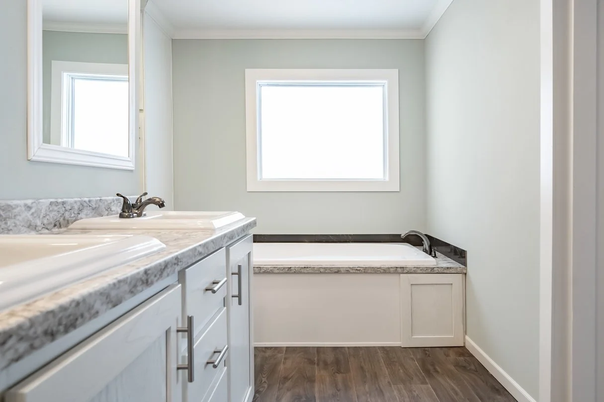 Winston-Delmar-Bathroom-1.jpg