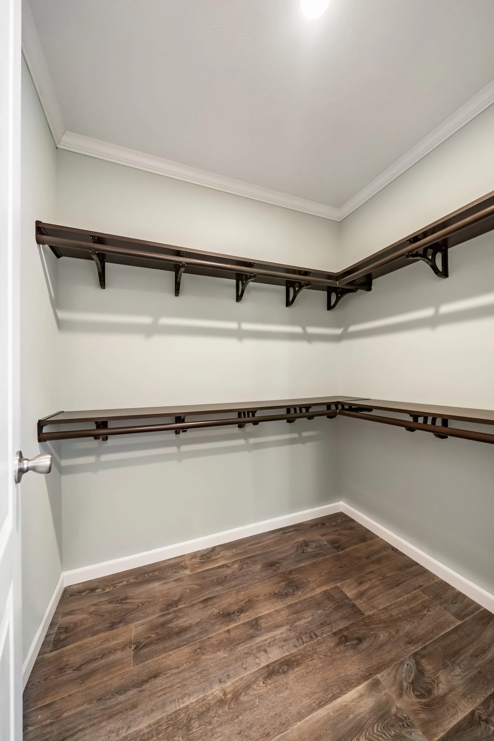 Winston-Delmar-Closet-2.jpg