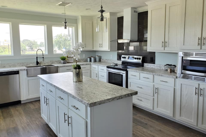 Winston-Kinlock-Falls-Kitchen-and-Dining-1.png