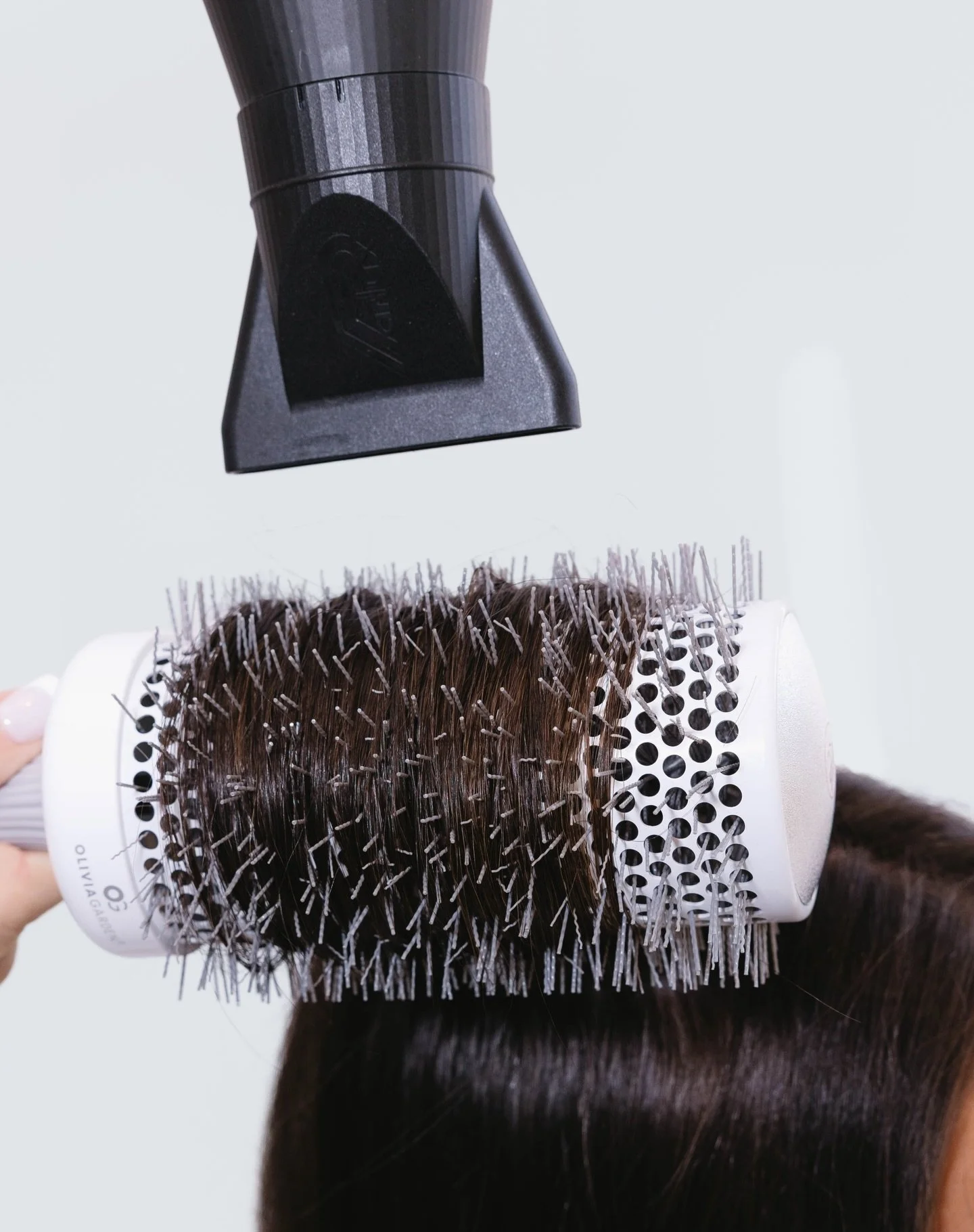 round brush therapy >>> 

#pittsburgh #blowout #spraytan #blowoutsalonpittsburgh #pittsburghhairsalon