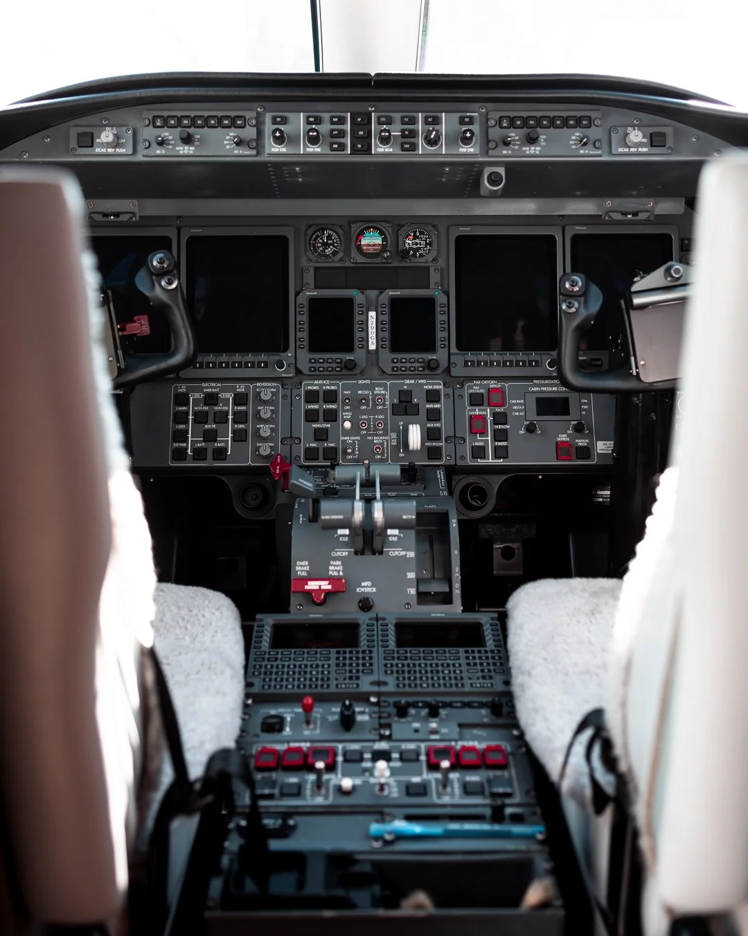 AST_Learjet45Cockpit.jpg
