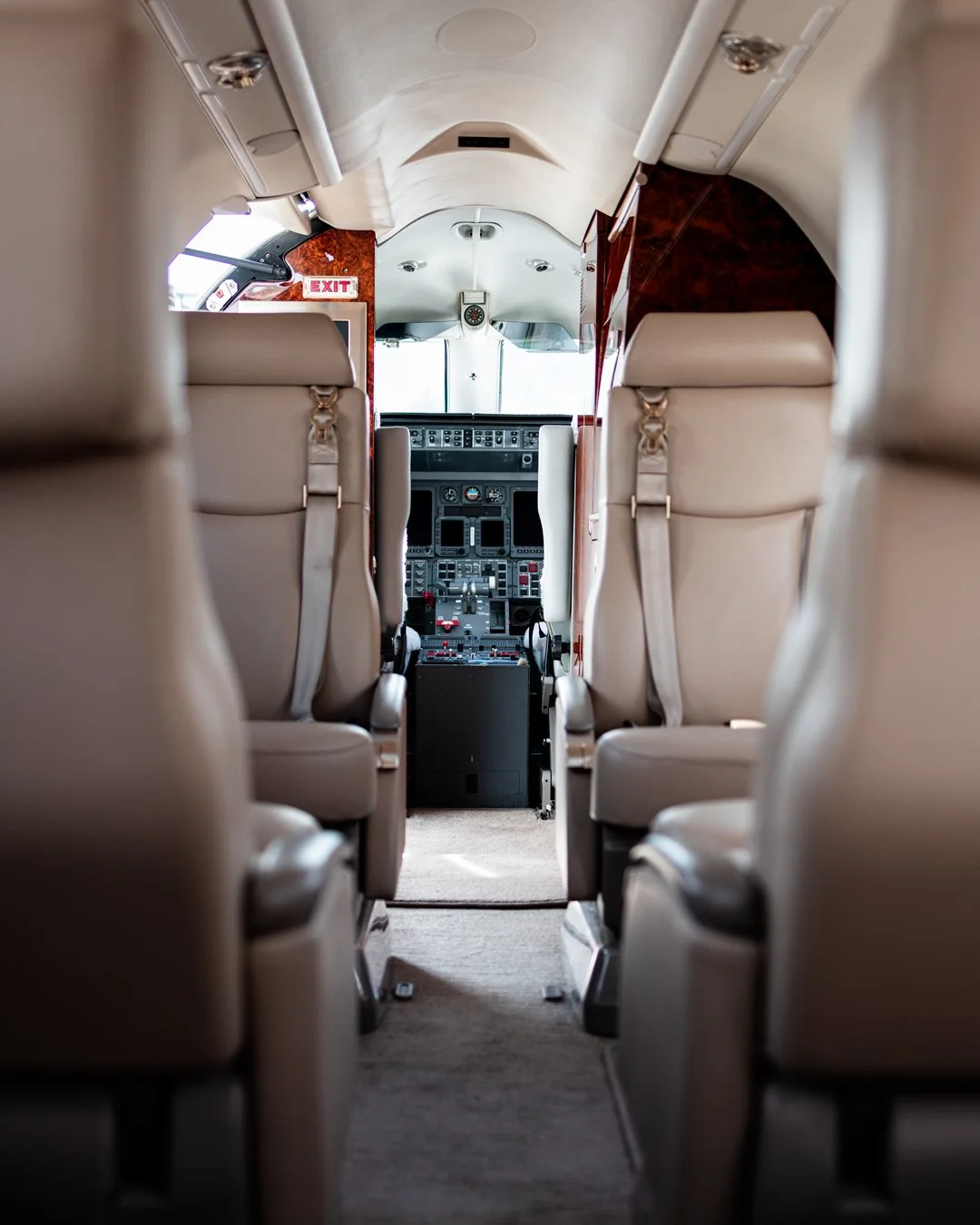 AST_Learjet45Cockpit2.jpg