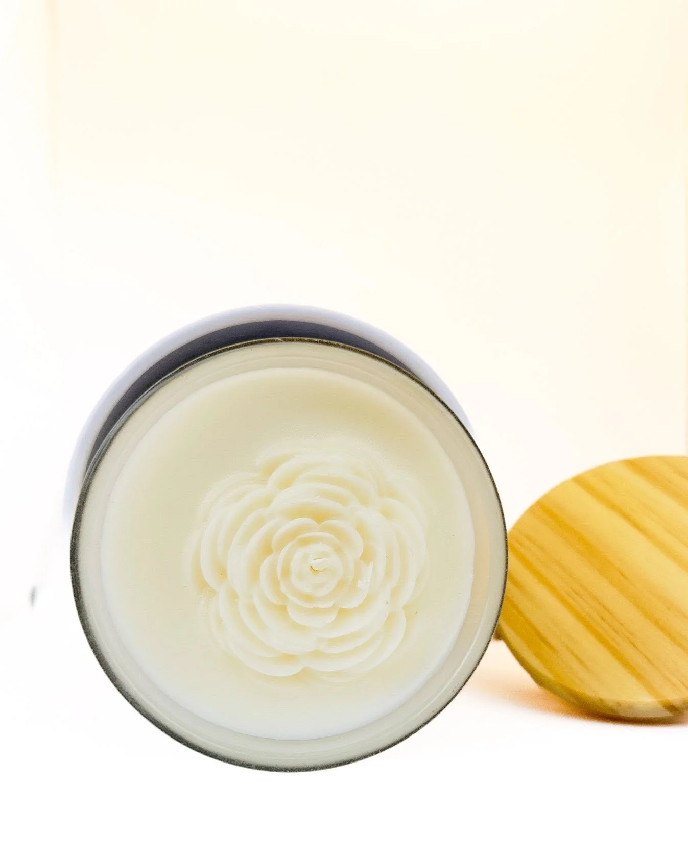 SYMBO-LUXE Coconut & Mango Candle – 10 oz