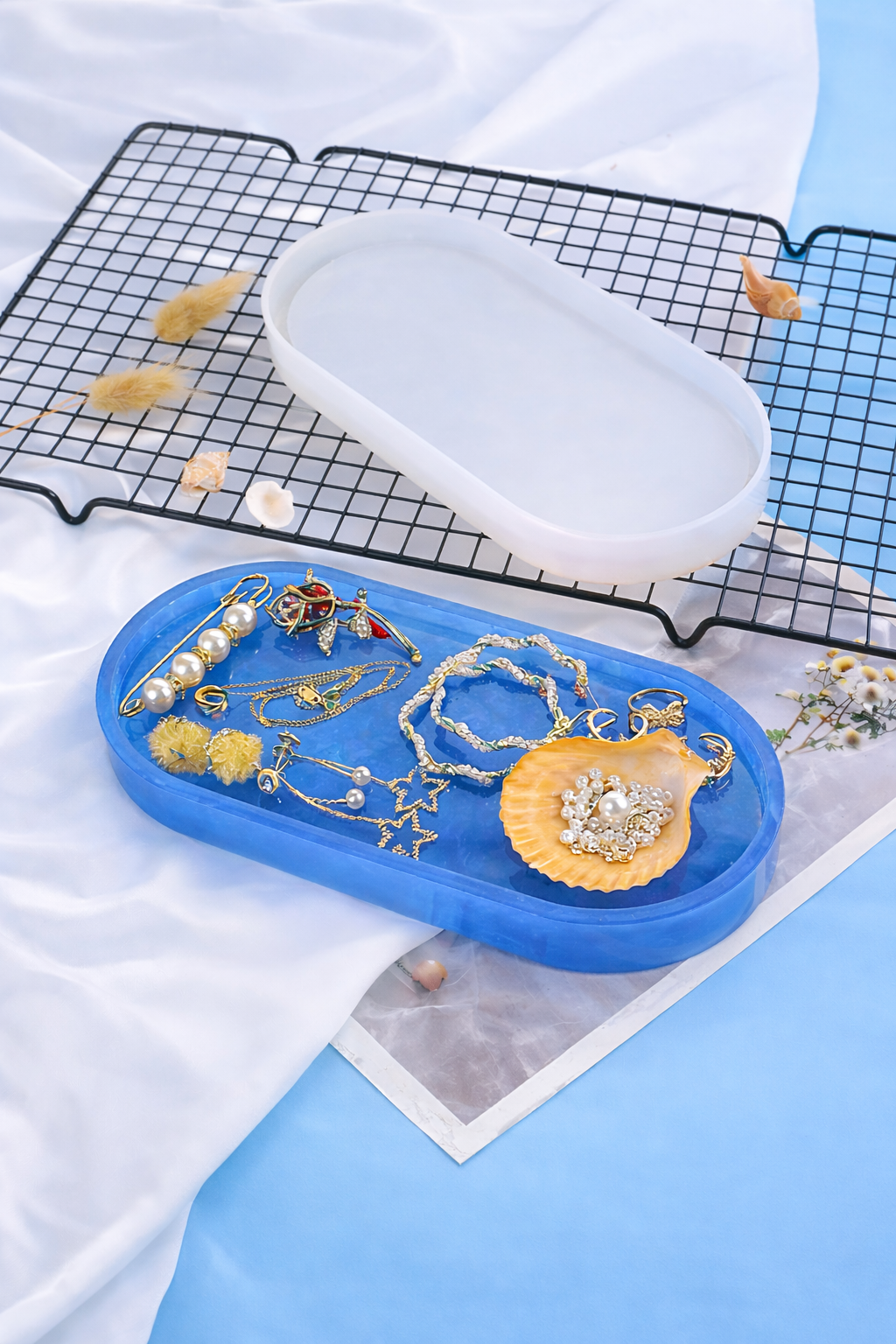 candle on resin trays