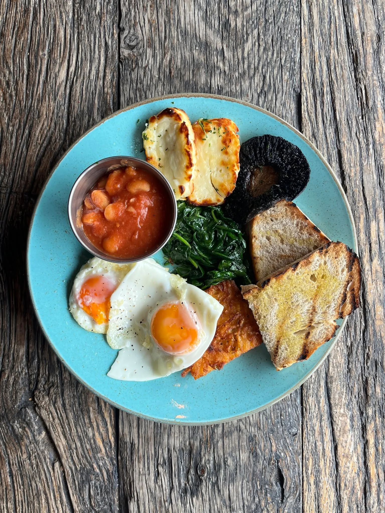 Veggie brekkie goals 🌱

Loaded plates, fresh coffee, good vibes.

2-for-1 before 10am &mdash; Fri, Sat &amp; Sun.

#Breakfast #VeggieEats #PennHill #JenkinsAndSons
