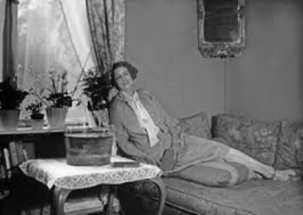 Anna Rossell traduce un poema de Regina Ullmann