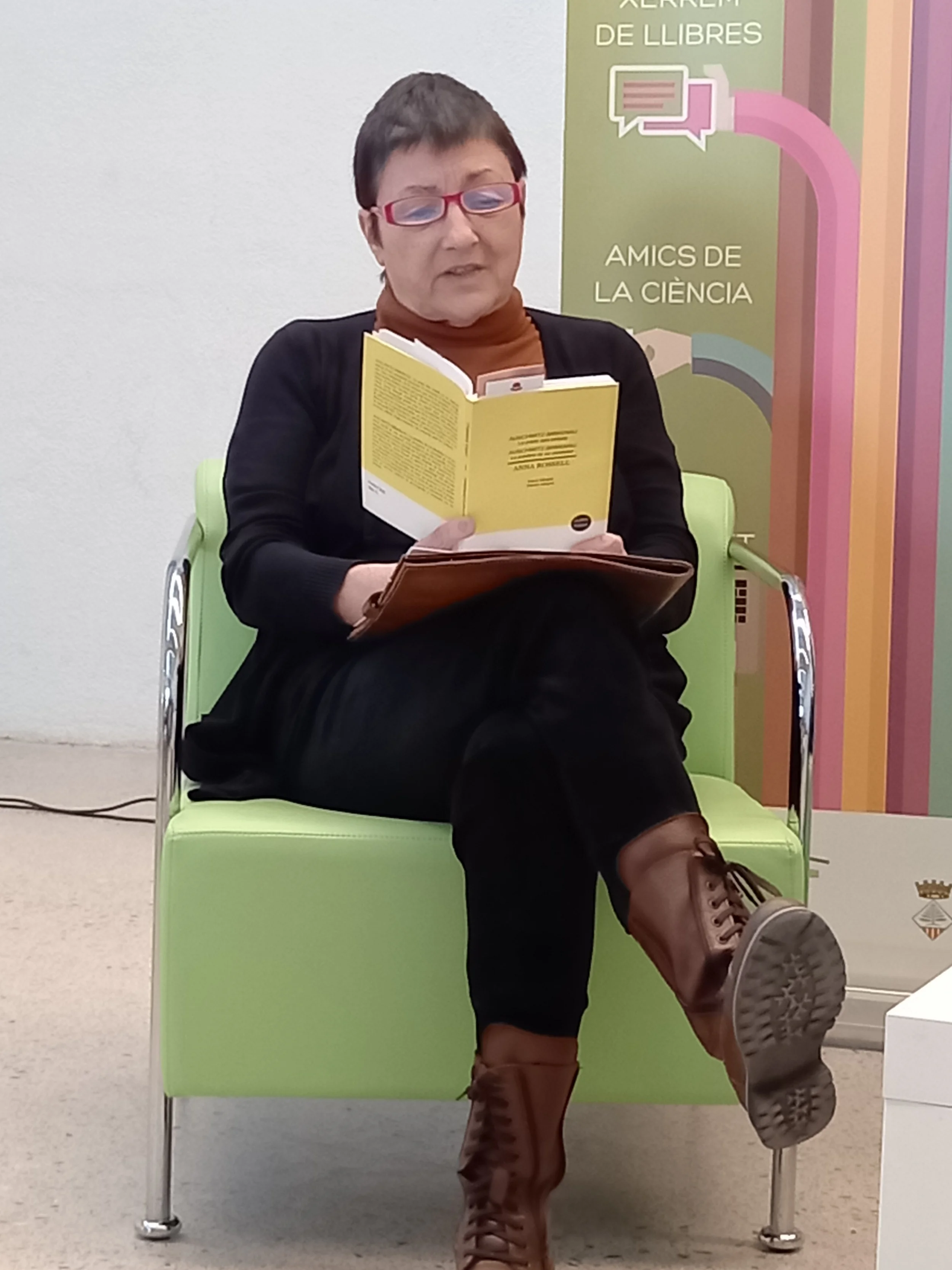 Entrevista radiofònica amb Anna Rossell. El seu poemari «Poesia per al nostre temps», ara traduït a l’espanyol per l’autora mateixa: