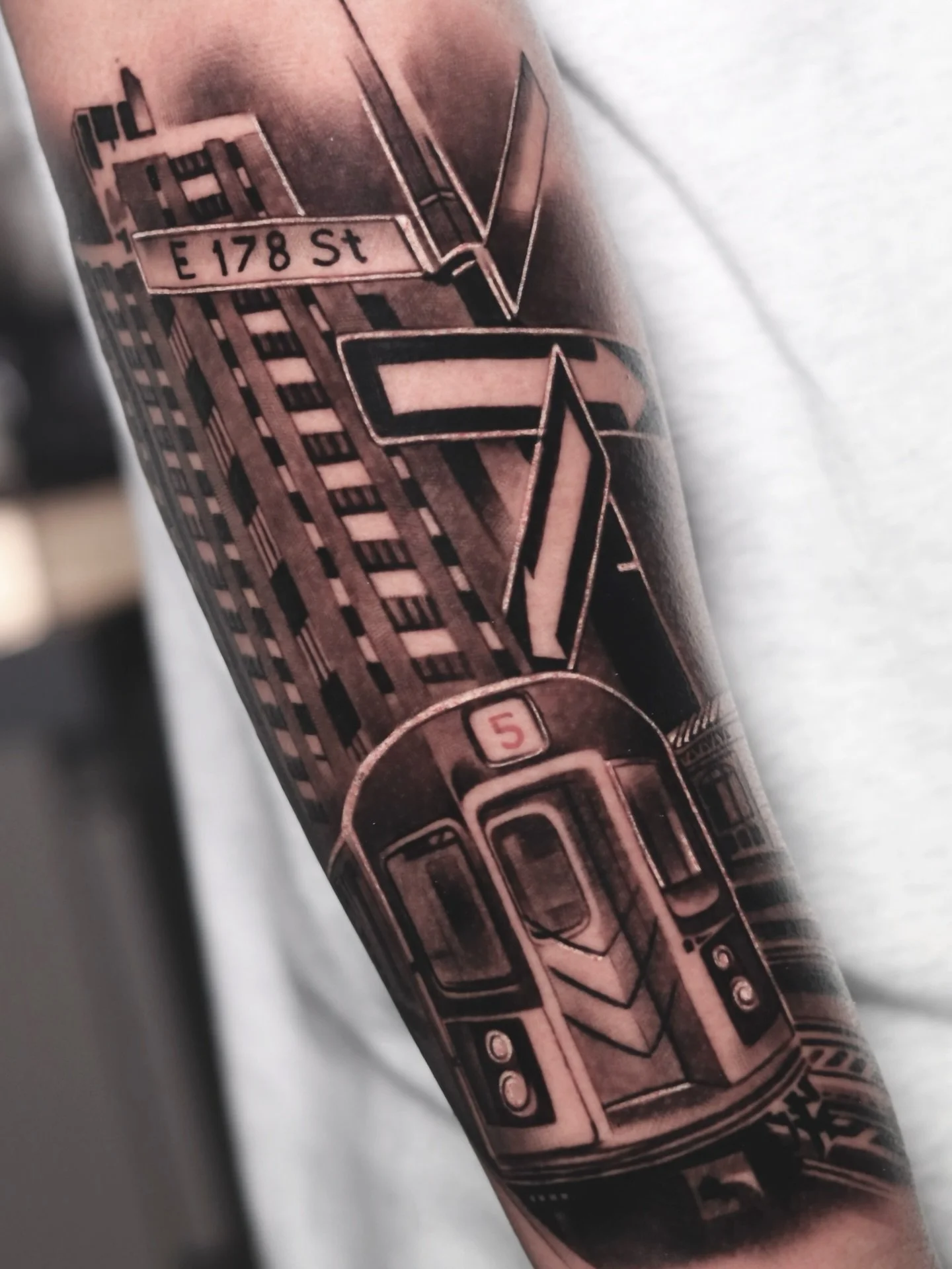 Half sleeve done for a New Yorker @inkdozer 
Submit the booking form and request your appointment if you want something big! Don&rsquo;t miss the promo that has started already and will keep running until the end of april! 

#tattoo #tattoos #tattoos