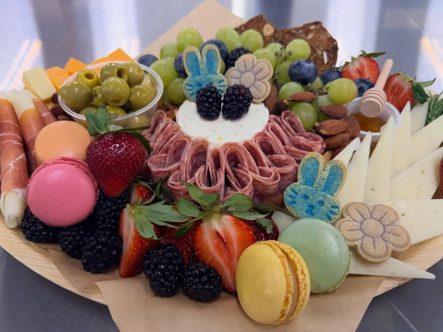 #Easter 🐣 is upon us! What are your Easter Sunday plans? Some #church and #family time is on my agenda! #Charcuterie is the best way to make your Easter extra #special ! 

This Easter inspired platter is going out tonight to a group of ladies who ar
