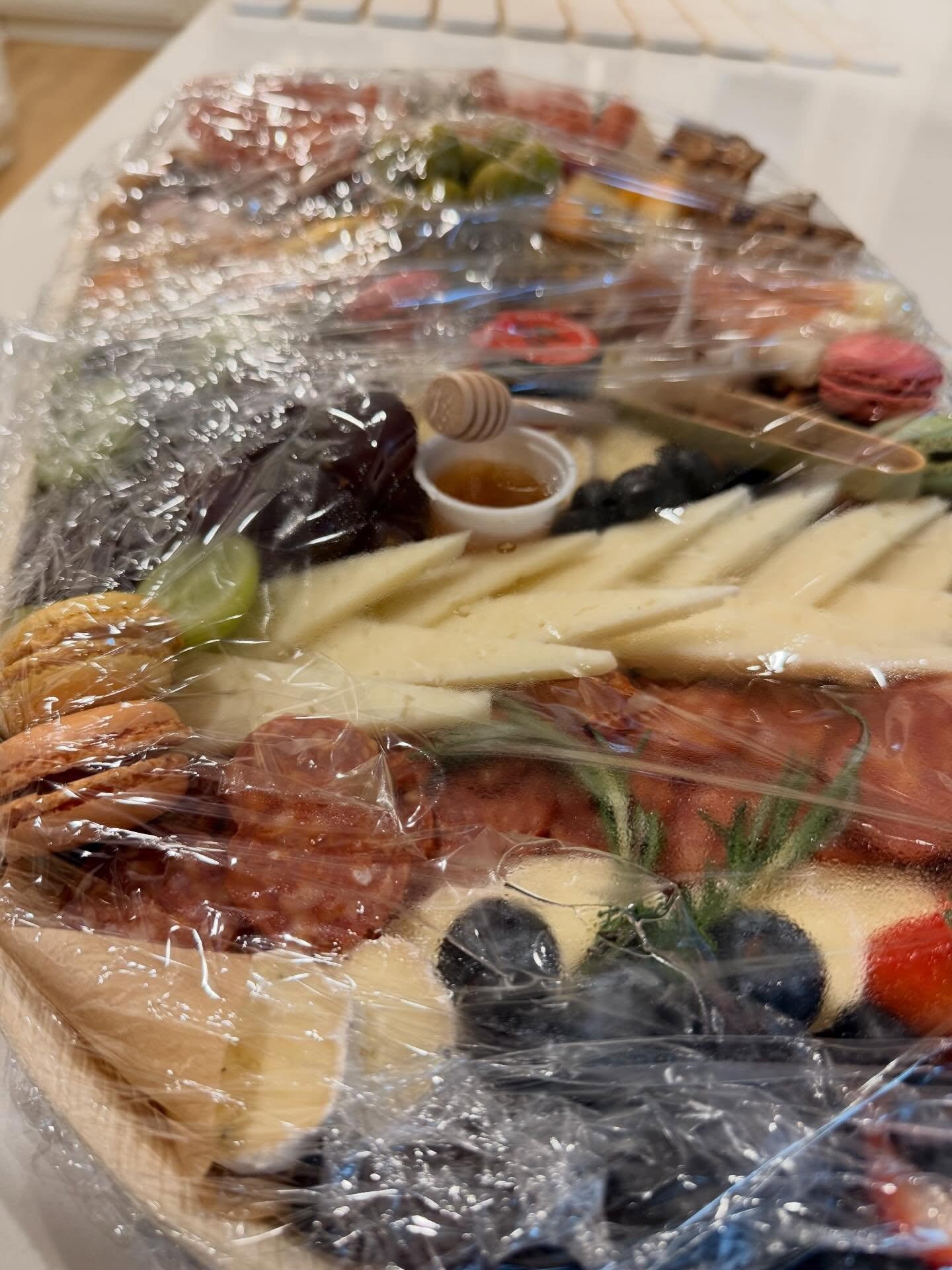 Ok&hellip;so I forgot to snap a picture  of this stunner before I wrapped it to protect it and put it back in the fridge before I had to make this delivery!! I am@posting these pics anyways so y&rsquo;all know that I also put a lot of time and effort