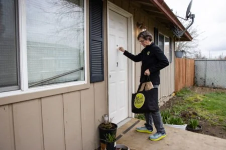 Here&rsquo;s something many kids don&rsquo;t realize:  About 1 in 3 seniors say they feel lonely at least some of the time.

Some go whole days without hearing their name spoken.

Some eat every meal alone.

For many, the @mealswheelsppl volunteer is