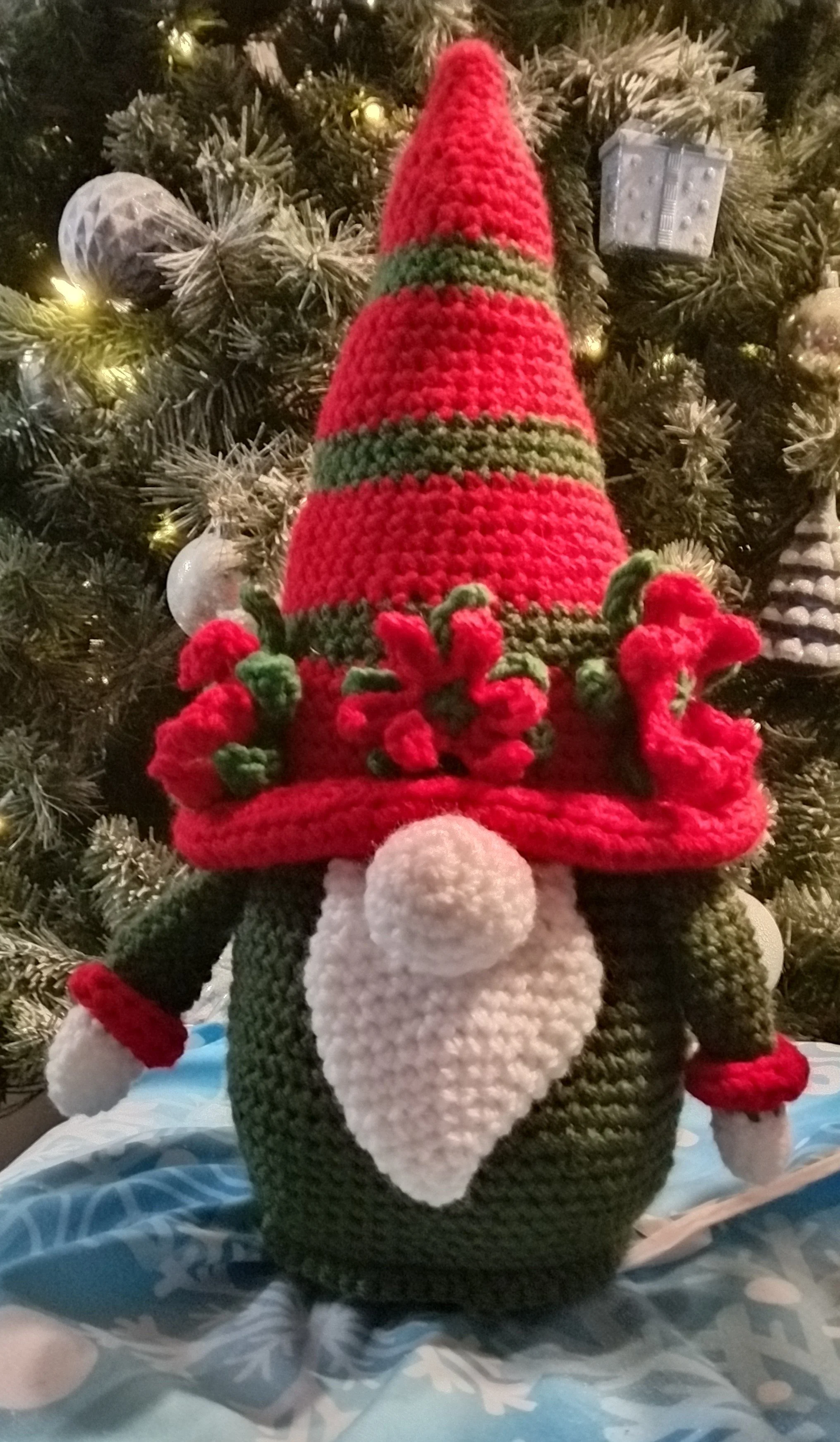 Christmas Gnome (14.5"x 7")