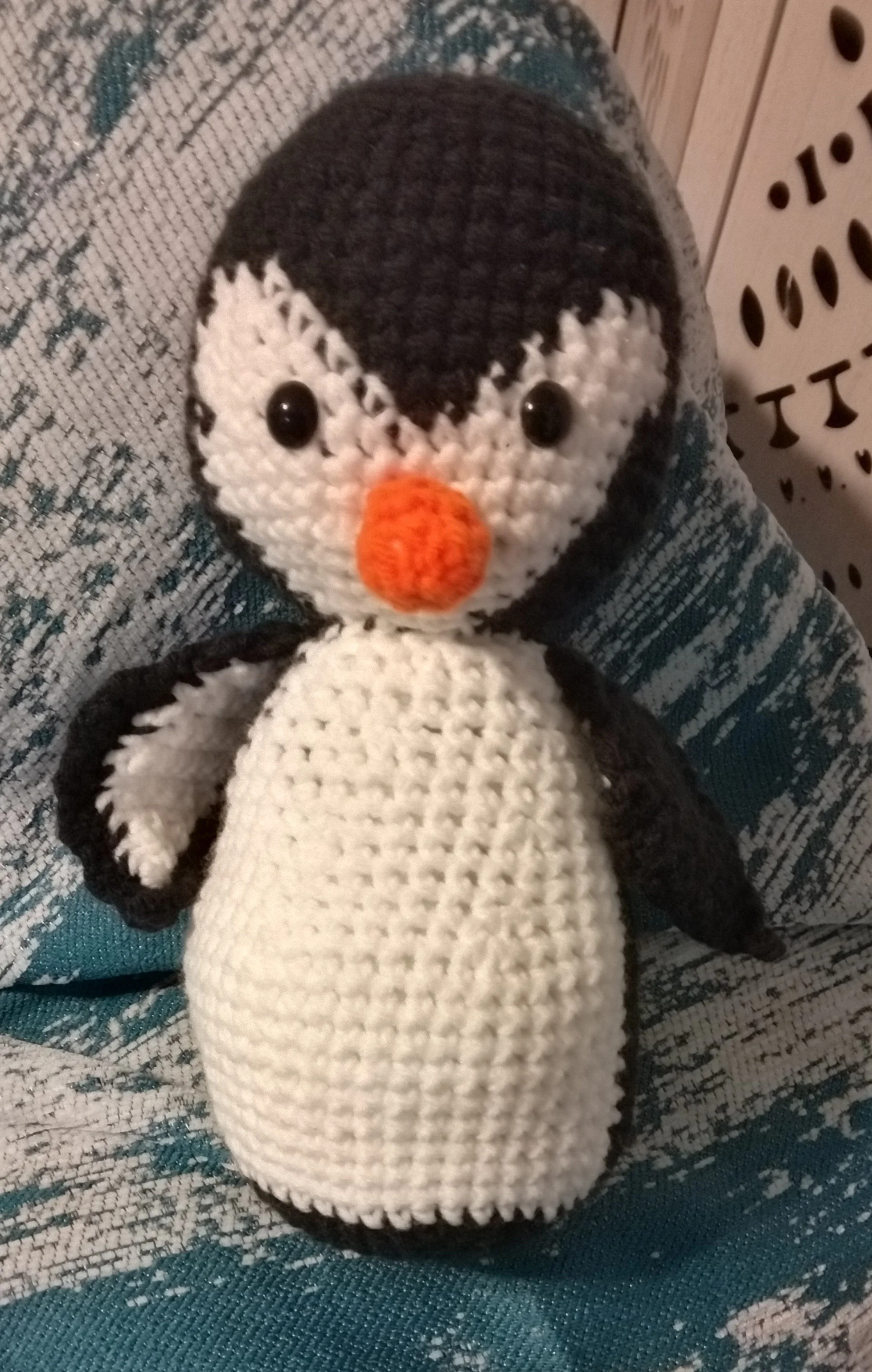 Snowdin Penguin (10"x 4.5")