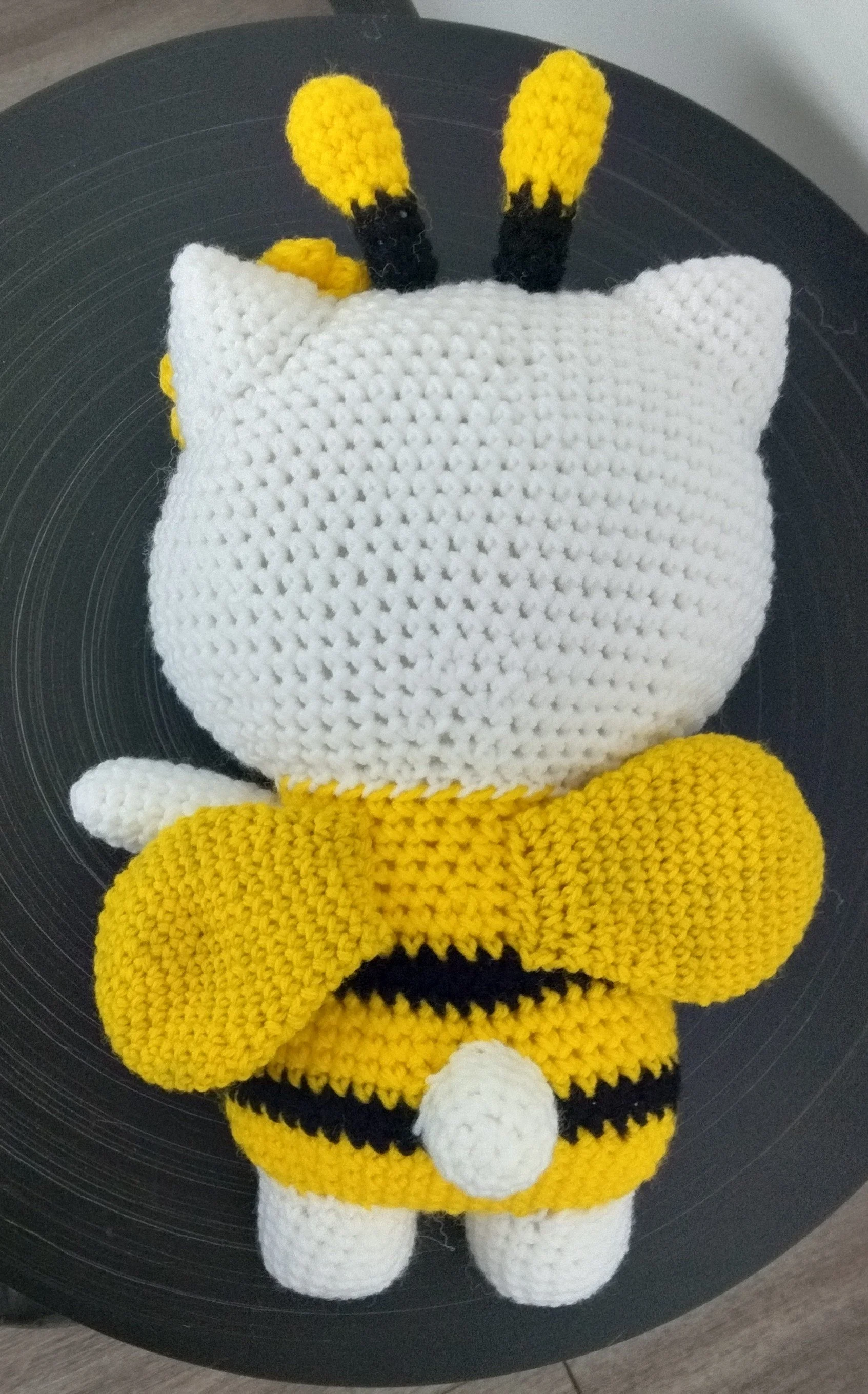 hellokitty bee3.jpg