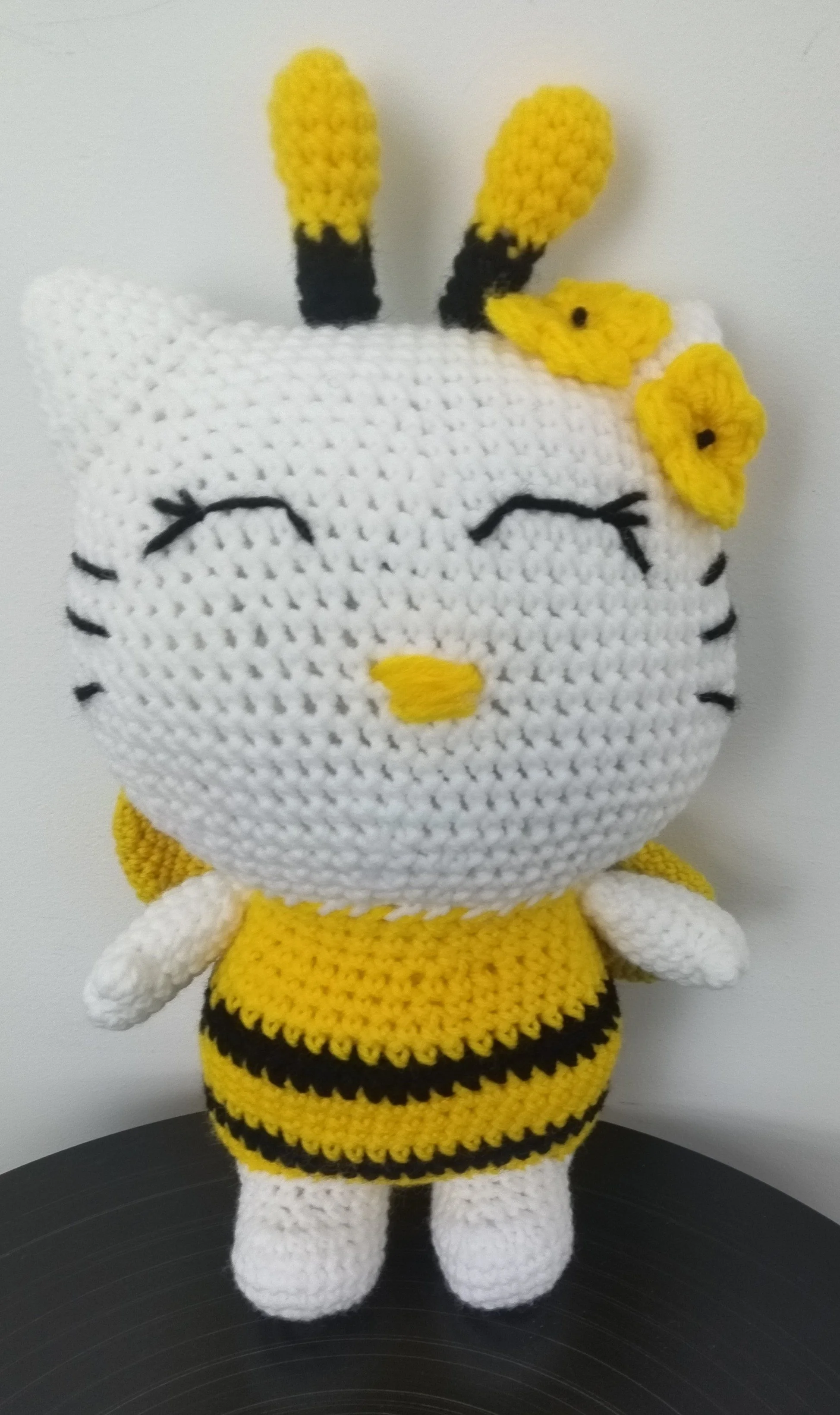 hellokitty bee1.jpg