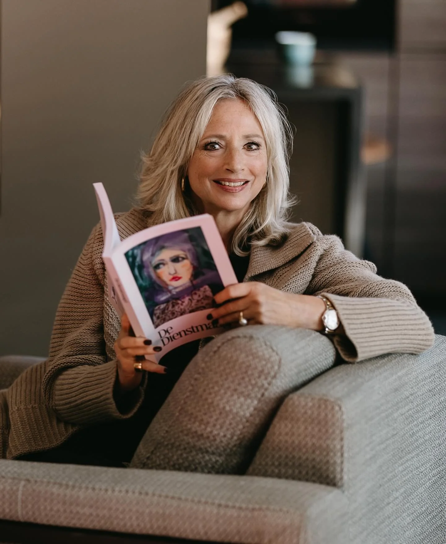 ✨ Author Spotlight: Chantal de Mol ✨

In a world that feels increasingly uncertain, Chantal de Mol offers a compass. Her book, De Dienstmaagd (Published in English &amp; Dutch), is more than a guide&mdash;it&rsquo;s a reclamation for all women.

Thro