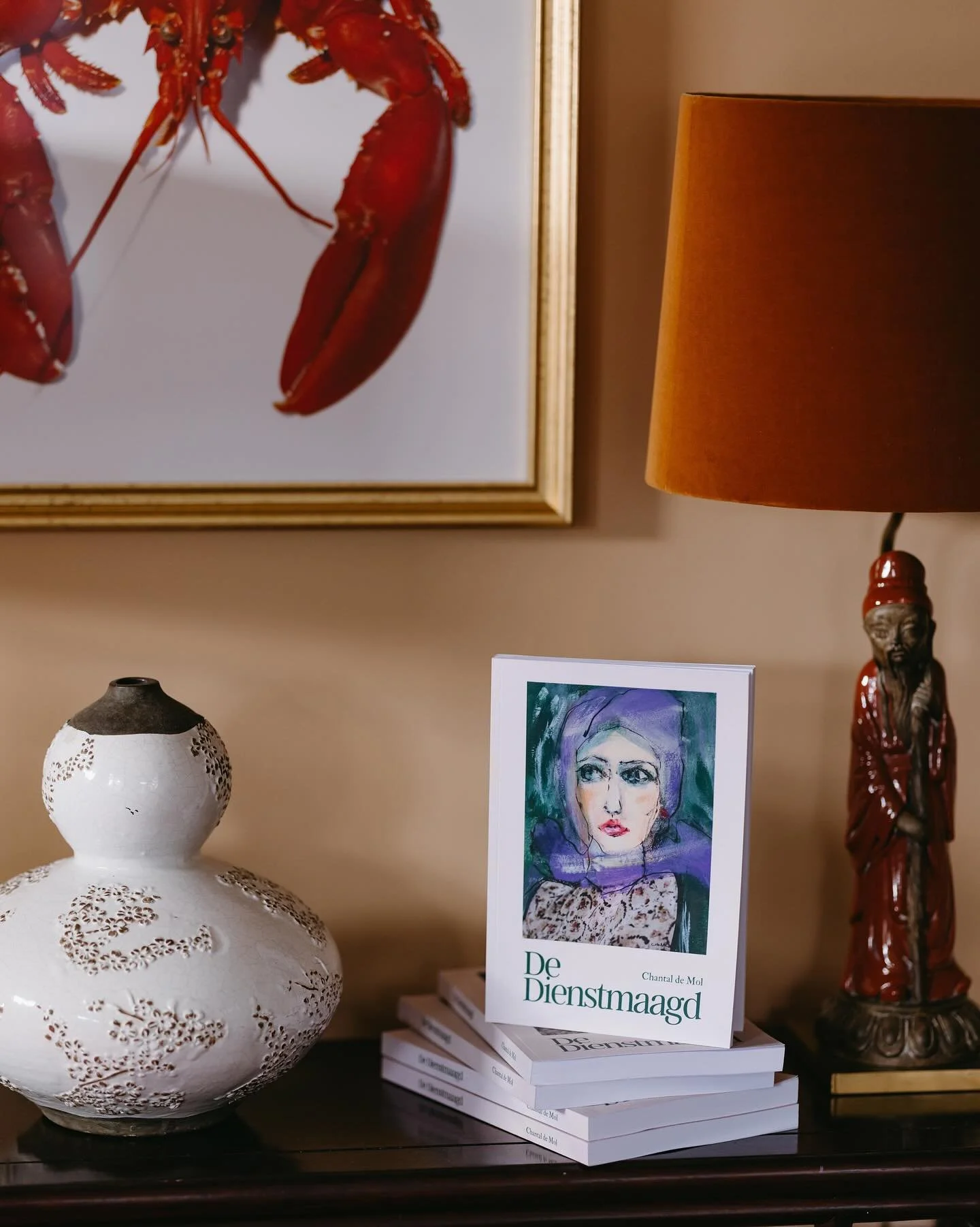 ✨ One woman&rsquo;s healing became a roadmap for many. ✨

Chantal de Mol&rsquo;s De Dienstmaagd is more than a book. It&rsquo;s a guide for women to reclaim their wildness, their softness, and their feminine strength.

Through stories of pain turned 