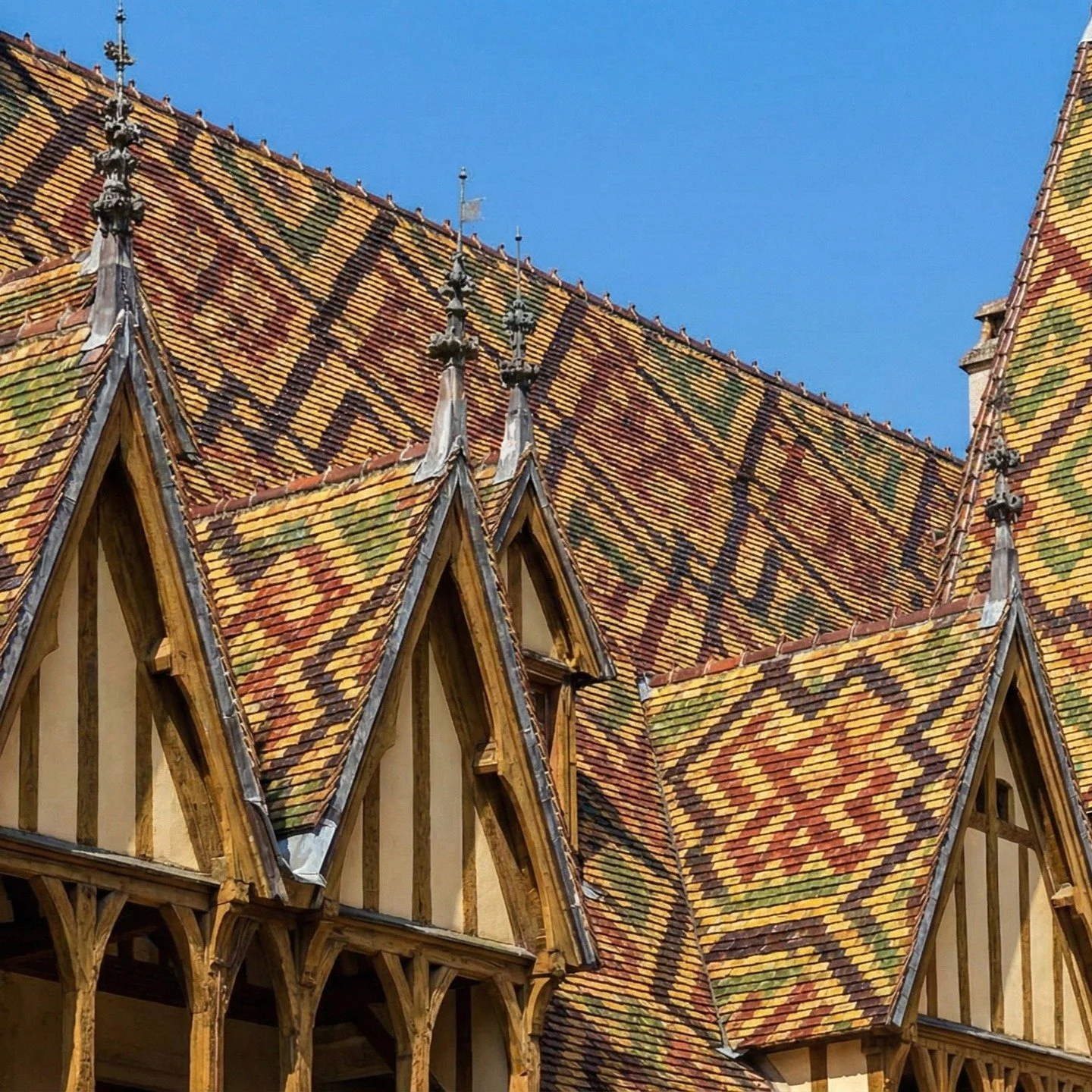 In Burgundy, even the rooftops are a work of art. 🎨🏠

The toits bourguignons (Burgundian roofs) are famous for their glazed, multi-colored tiles arranged in intricate geometric patterns. Originally a symbol of prestige for the wealthy in the 14th c