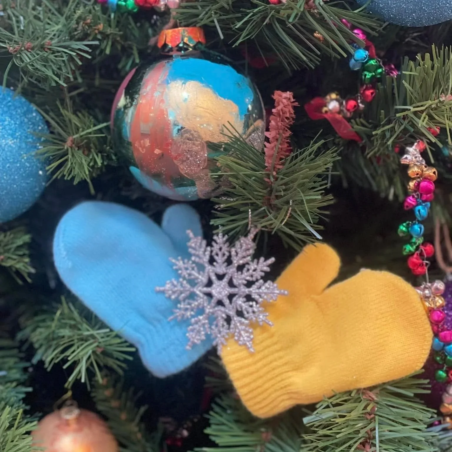 British‑Ukrainian Christmas Tree Installed at Milton Keynes Central Library
