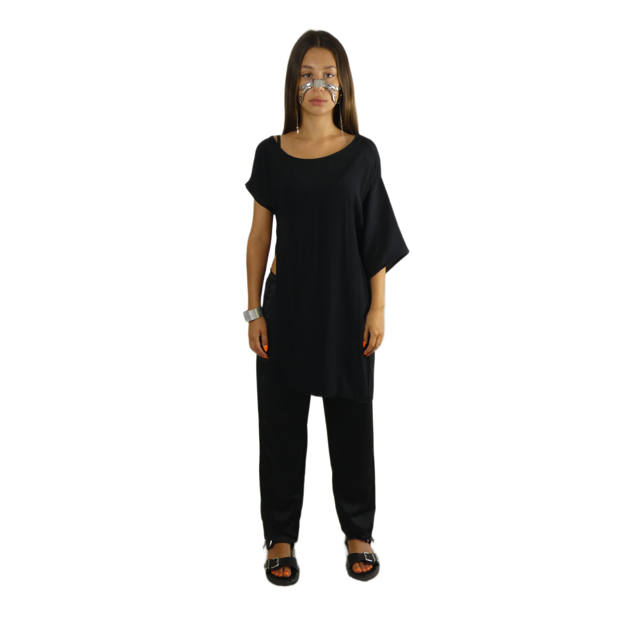 THE DECONSTRUCTED ASYMMETRIC TUNICA